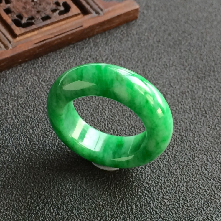 (超值推荐)糯冰种飘翠指环