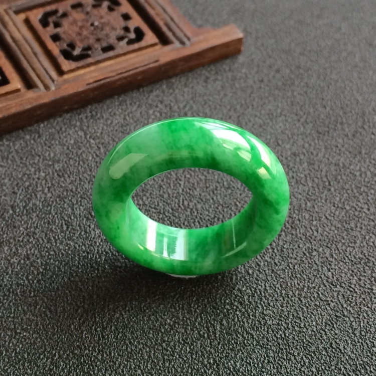 (超值推荐)糯冰种飘翠指环