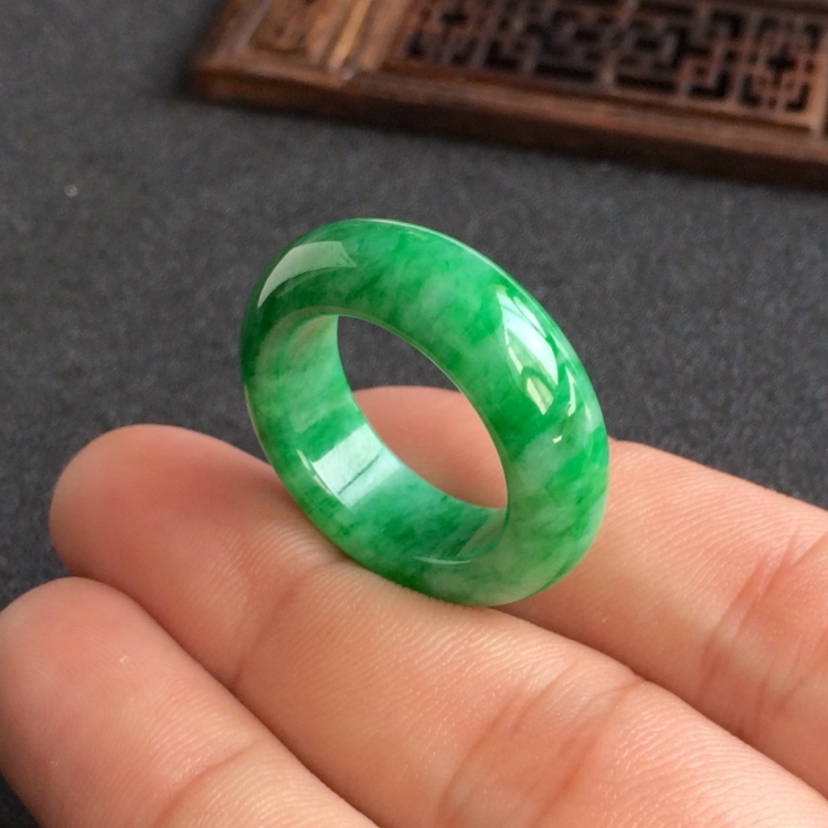(超值推荐)糯冰种飘翠指环