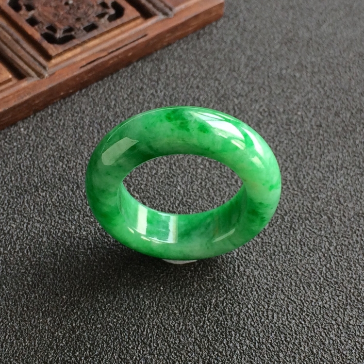 (超值推荐)糯冰种飘翠指环