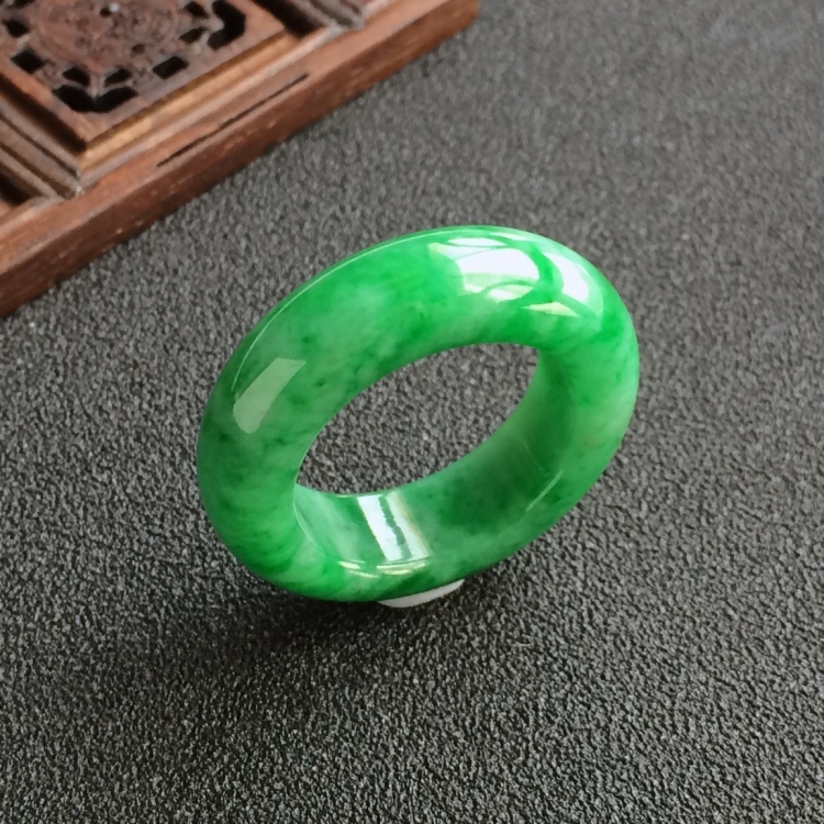 (超值推荐)糯冰种飘翠指环