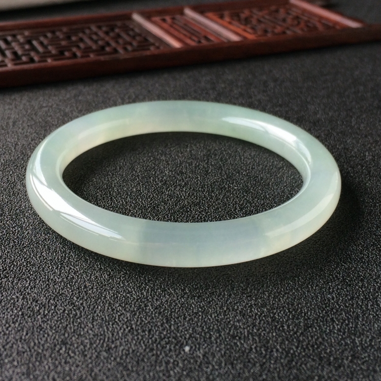 (超值推荐)冰种晴水圆条手镯(53.8mm)