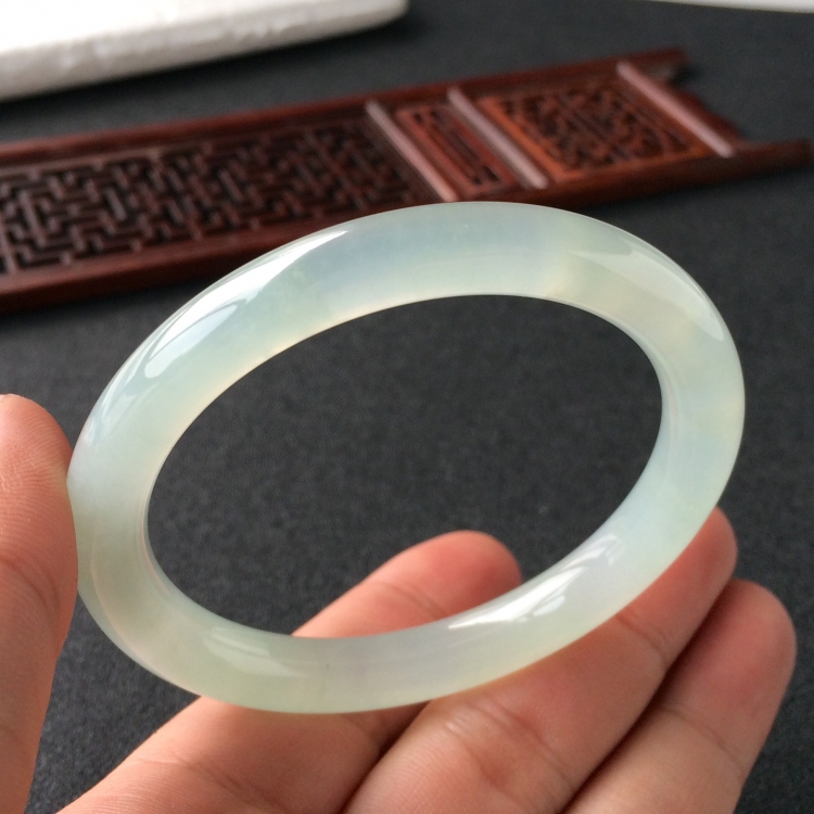 (超值推荐)冰种晴水圆条手镯(53.8mm)