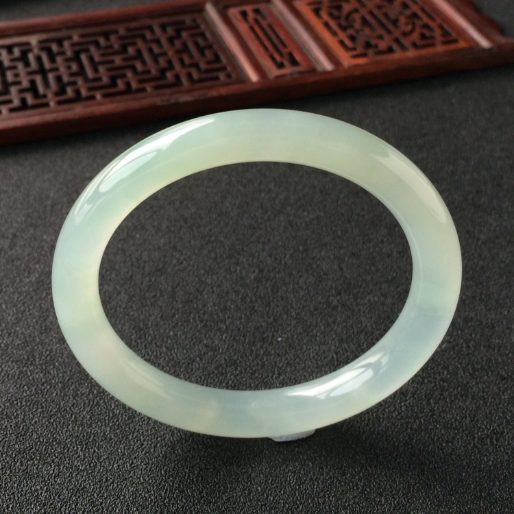 (超值推荐)冰种晴水圆条手镯(53.8mm)