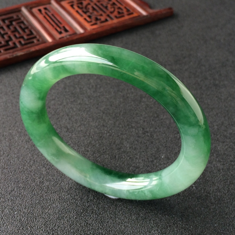 (超值推荐)糯冰种飘花圆条手镯(56.8mm)
