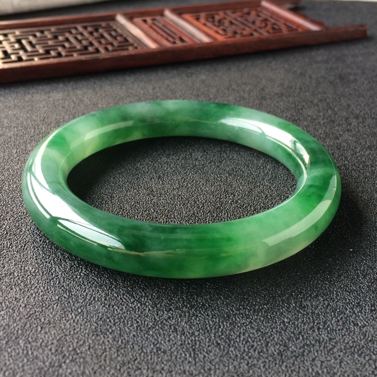 (超值推荐)糯冰种飘花圆条手镯(56.8mm)