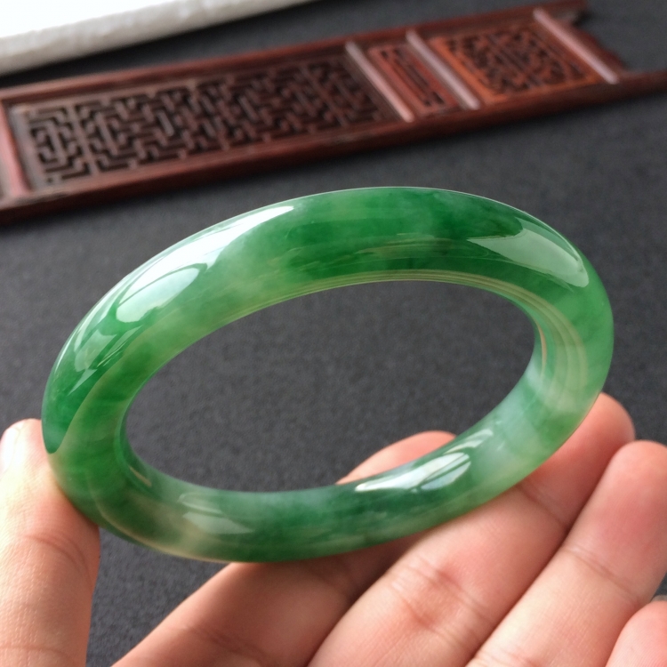 (超值推荐)糯冰种飘花圆条手镯(56.8mm)