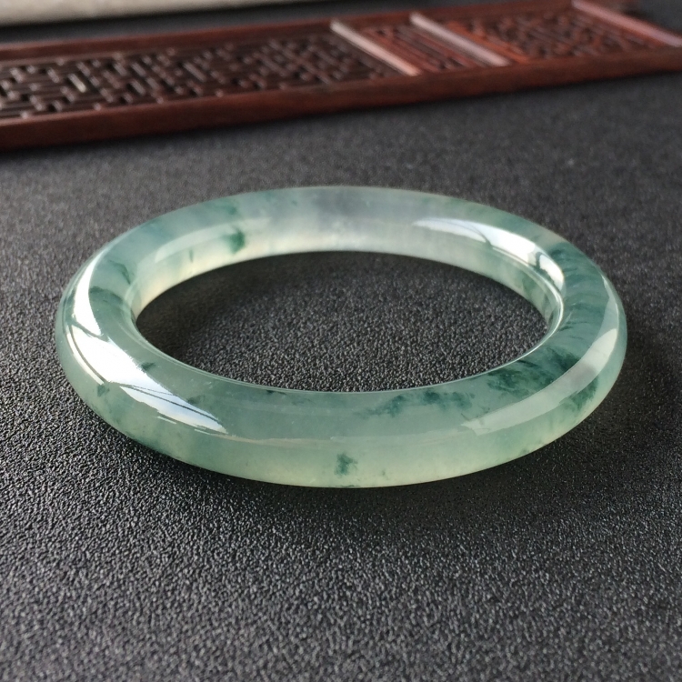 (超值推荐)冰种飘花圆条手镯(54.7mm)