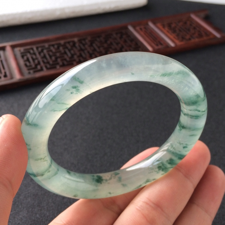 (超值推荐)冰种飘花圆条手镯(54.7mm)