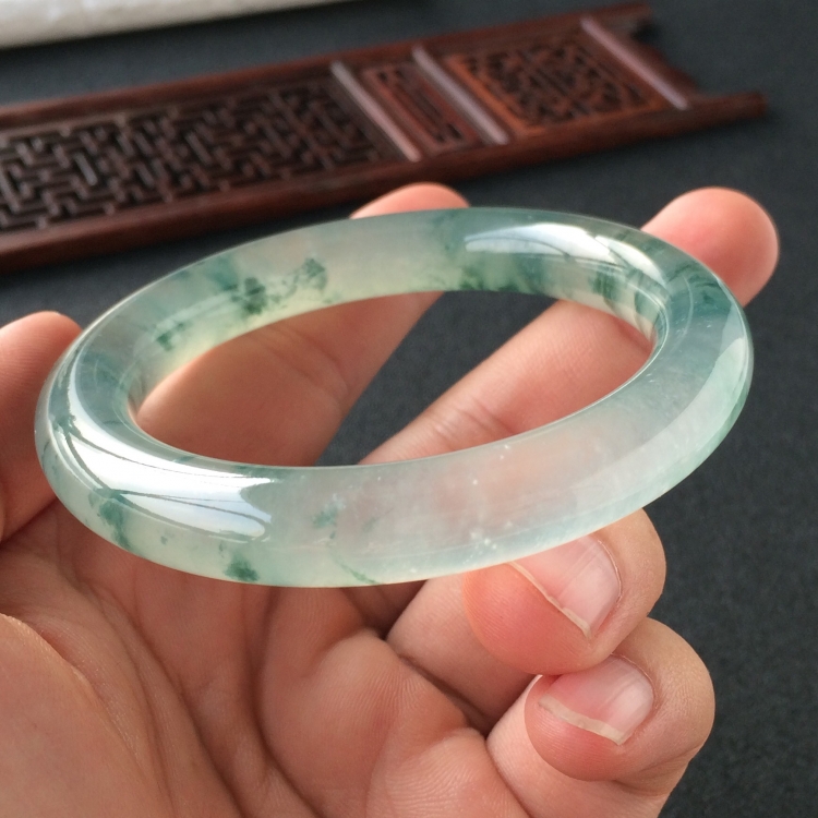 (超值推荐)冰种飘花圆条手镯(54.7mm)
