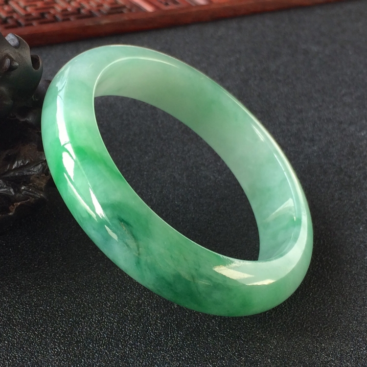 (超值推荐)糯冰种飘翠手镯(52.5mm)