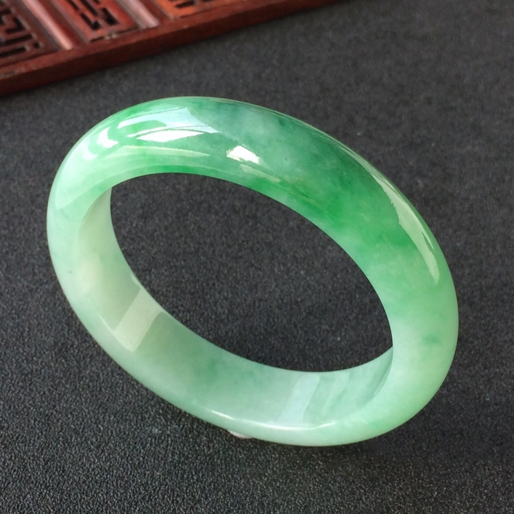 (超值推荐)糯冰种飘翠手镯(52.5mm)