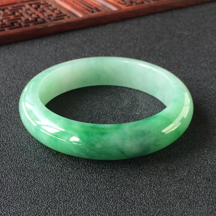 (超值推荐)糯冰种飘翠手镯(52.5mm)