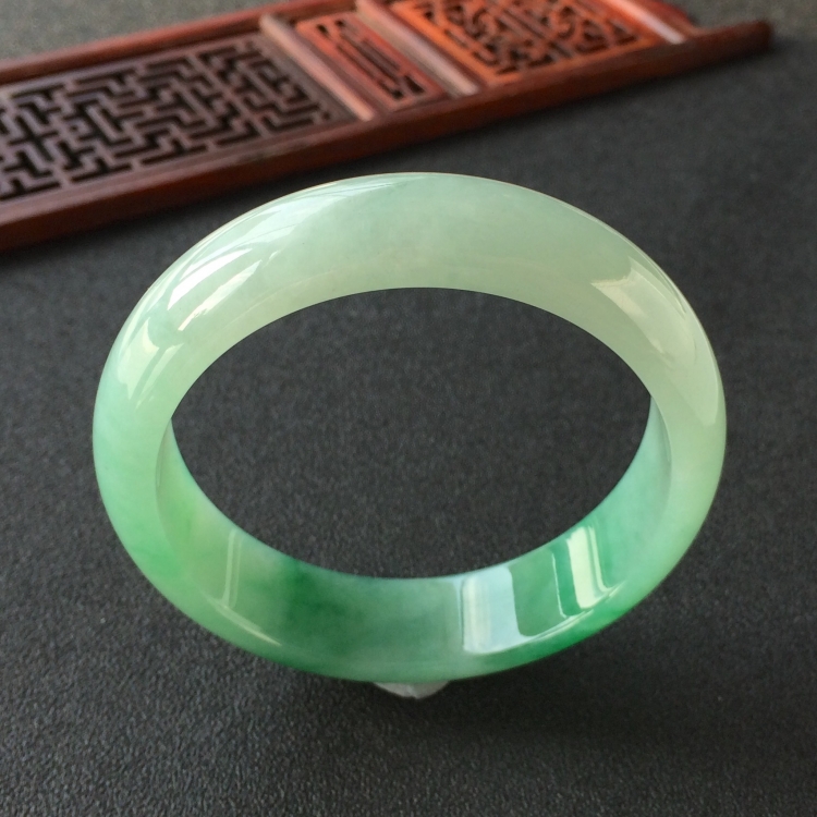 (超值推荐)糯冰种飘翠手镯(54.5mm)