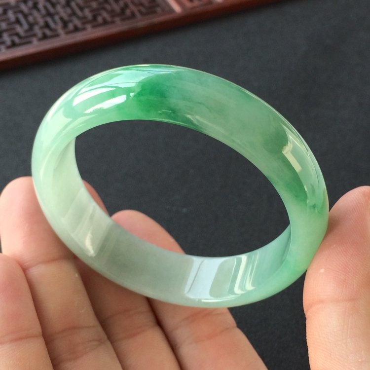 (超值推荐)糯冰种飘翠手镯(54.5mm)