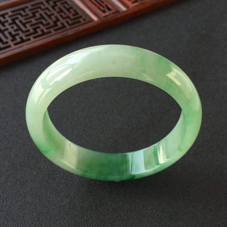 (超值推荐)糯冰种飘翠手镯(58.4mm)