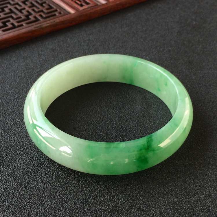 (超值推荐)糯冰种飘翠手镯(58.4mm)