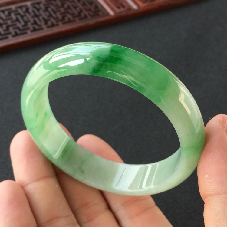 (超值推荐)糯冰种飘翠手镯(58.4mm)