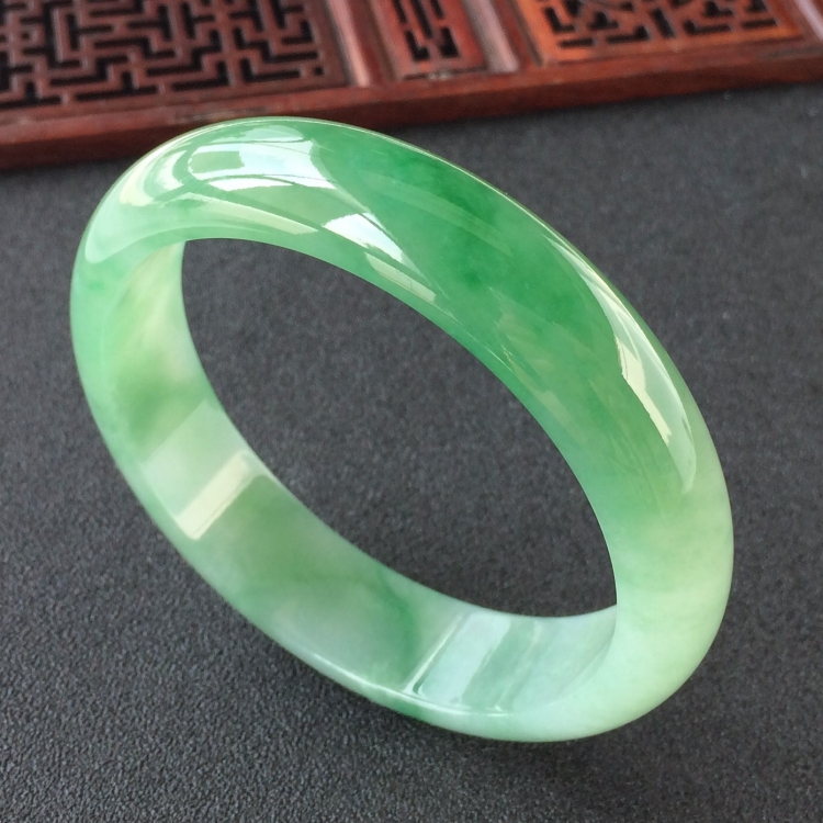 (超值推荐)糯冰种飘翠手镯(58.5mm)