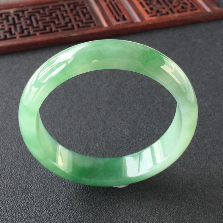 (超值推荐)糯冰种飘翠手镯(58.5mm)