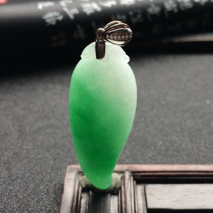 （超值推荐）糯冰种飘翠福瓜挂件（金扣）