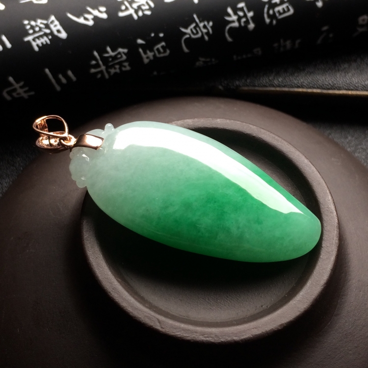 （超值推荐）糯冰种飘翠福瓜挂件（金扣）