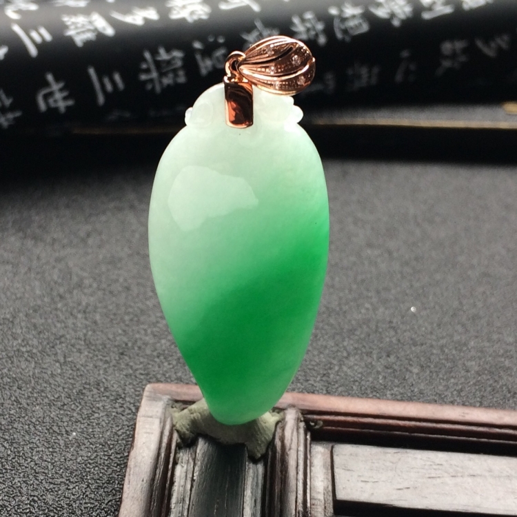 （超值推荐）糯冰种飘翠福瓜挂件（金扣）