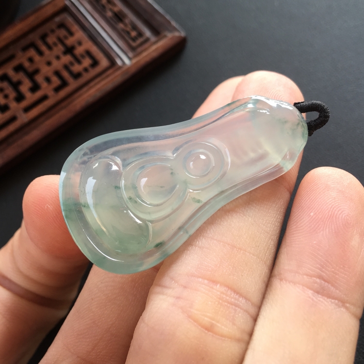 (超值推荐)冰种飘花龙树菩萨挂件