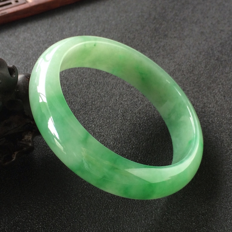 (超值推荐)糯冰种飘翠手镯(55.5mm)