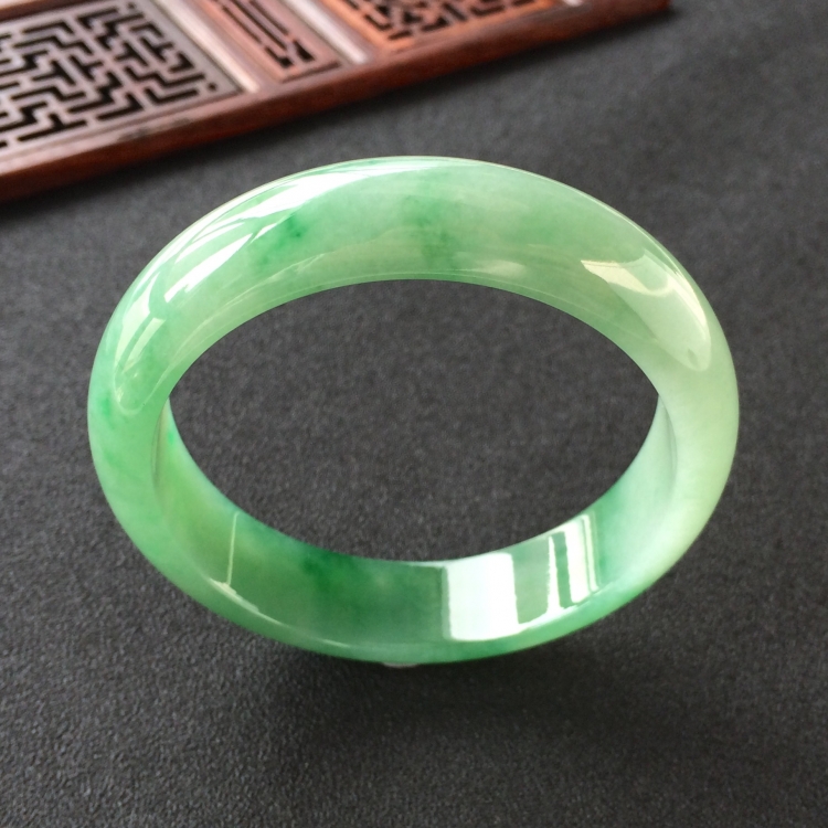 (超值推荐)糯冰种飘翠手镯(55.5mm)