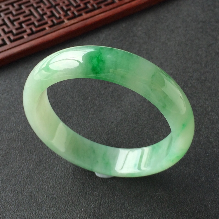 (超值推荐)糯冰种飘翠手镯(57.5mm)
