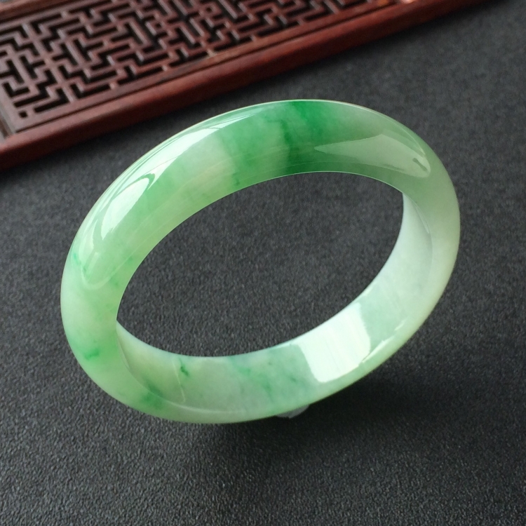 (超值推荐)糯冰种飘翠手镯(57.5mm)