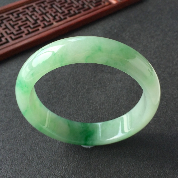 (超值推荐)糯冰种飘翠手镯(57.5mm)