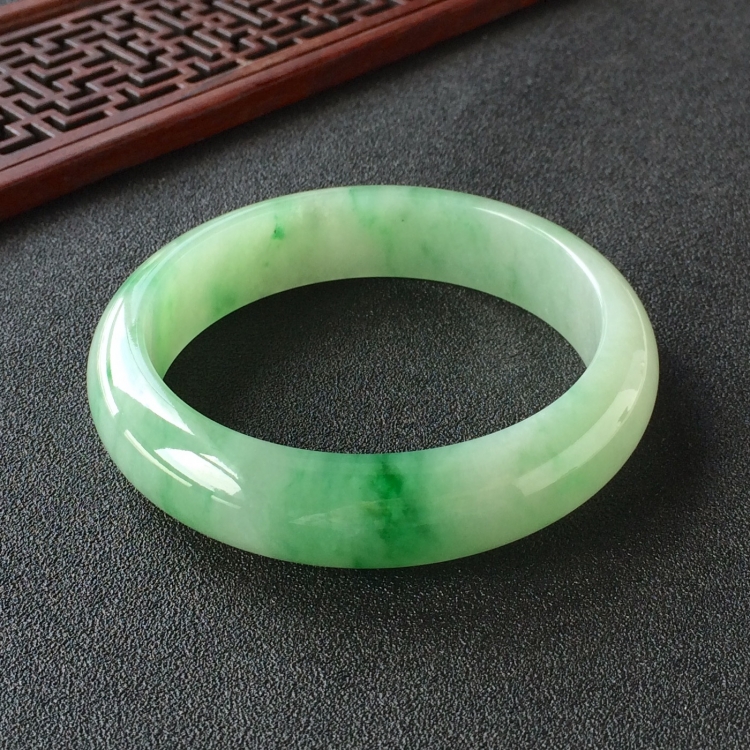 (超值推荐)糯冰种飘翠手镯(57.5mm)