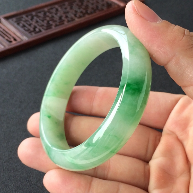 (超值推荐)糯冰种飘翠手镯(57.5mm)