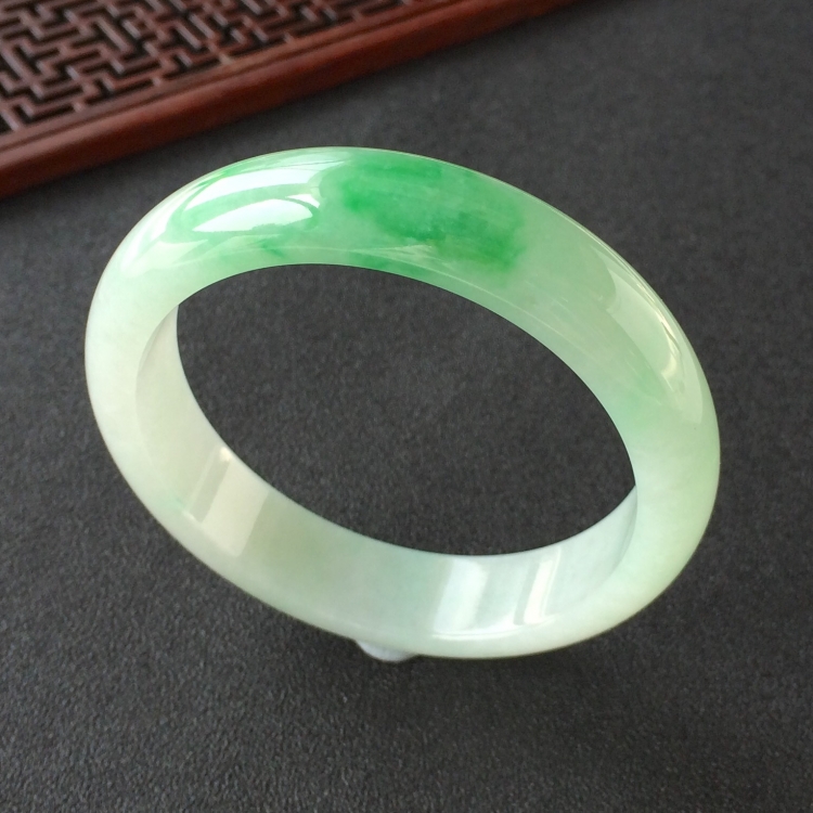 (超值推荐)糯冰种飘翠手镯(55.6mm)