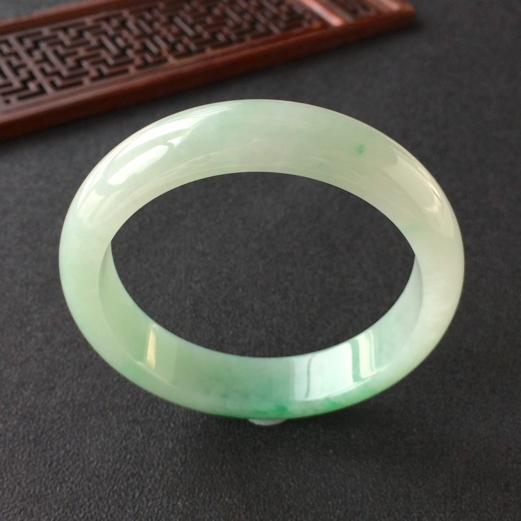 (超值推荐)糯冰种飘翠手镯(55.6mm)