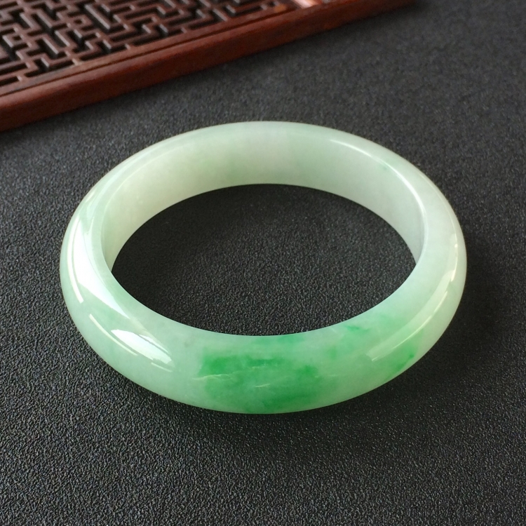 (超值推荐)糯冰种飘翠手镯(55.6mm)