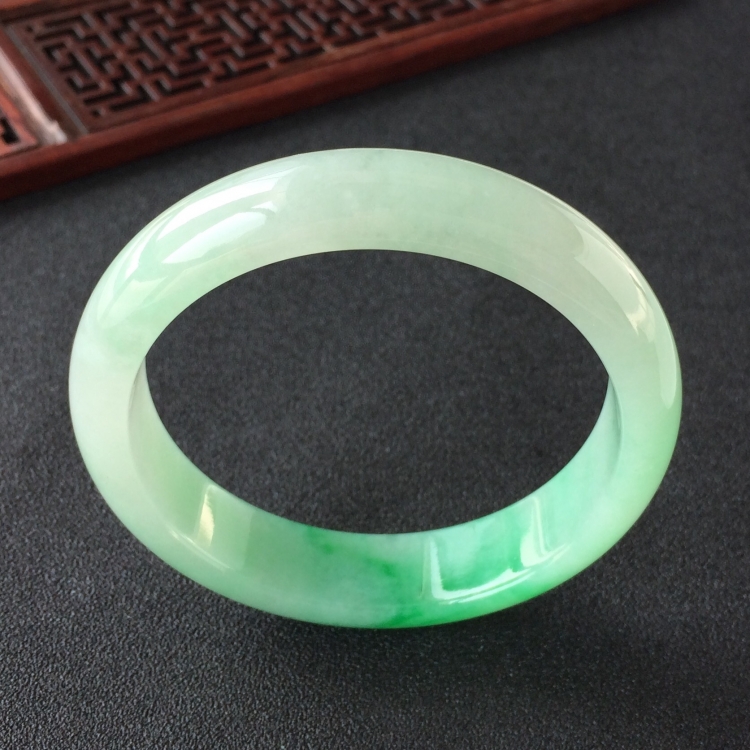 (超值推荐)糯冰种飘翠手镯(56.5mm)