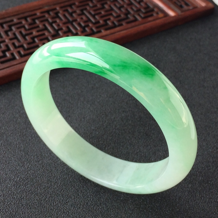 (超值推荐)糯冰种飘翠手镯(56.5mm)
