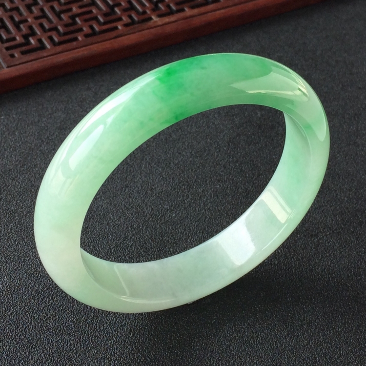 (超值推荐)糯冰种飘翠手镯(56.5mm)