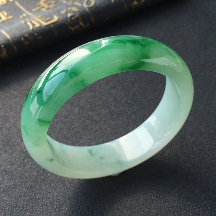(超值推荐)糯冰种飘翠手镯(55.3mm)