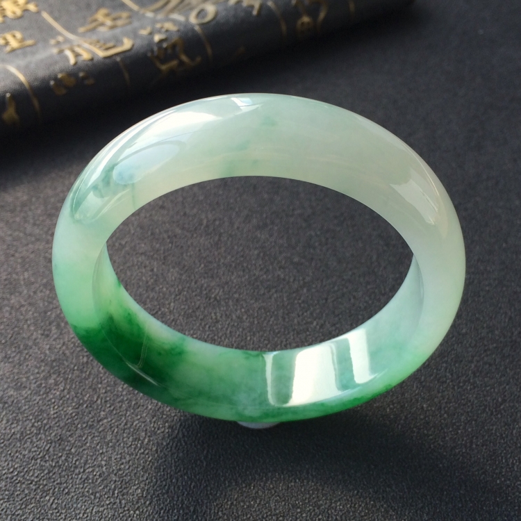 (超值推荐)糯冰种飘翠手镯(55.3mm)