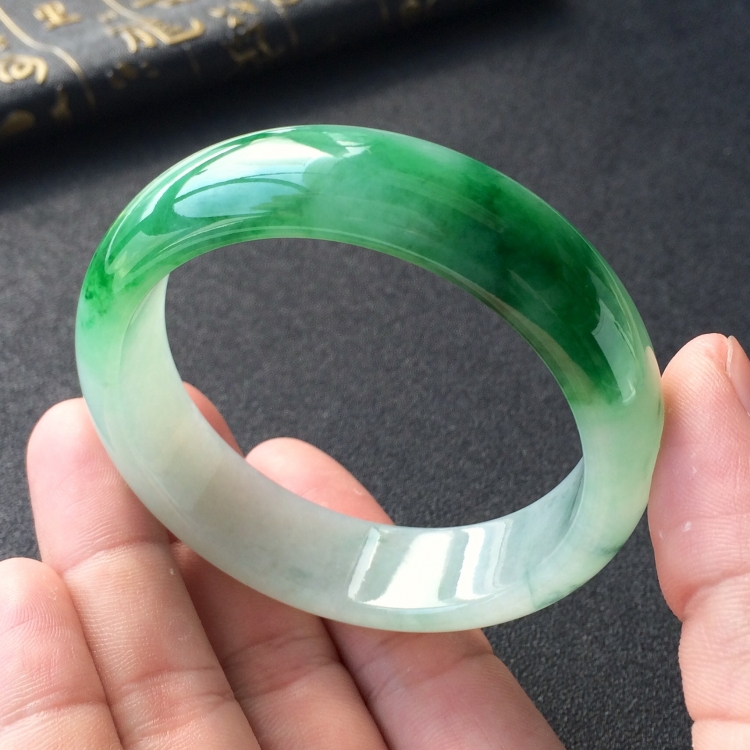 (超值推荐)糯冰种飘翠手镯(55.3mm)