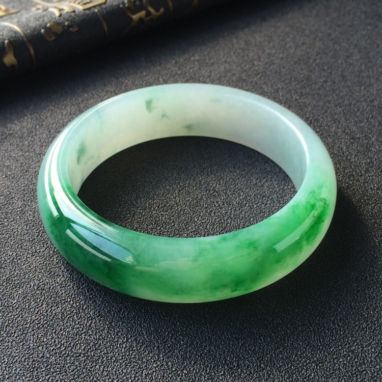 (超值推荐)糯冰种飘翠手镯(55.3mm)
