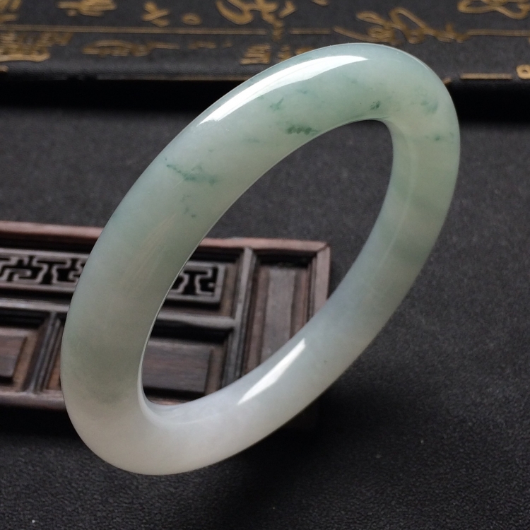 （超值推荐）糯冰种略飘花圆条手镯（57.7mm）