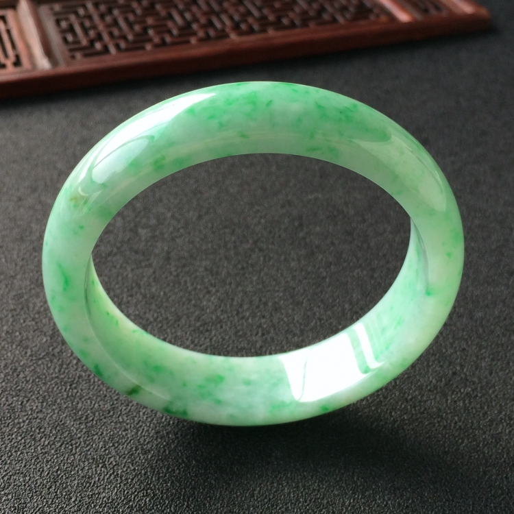 (超值推荐)糯冰种飘翠手镯(55.8mm)
