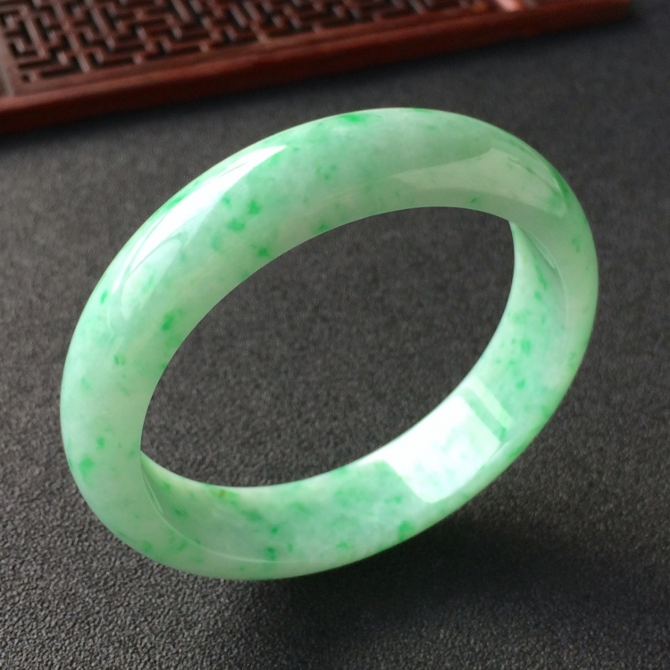 (超值推荐)糯冰种飘翠手镯(55.8mm)