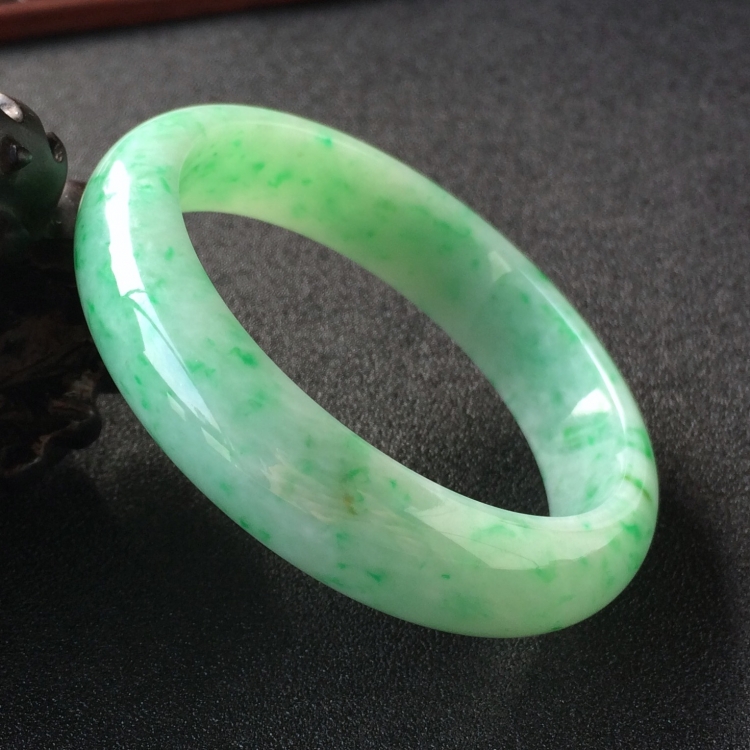 (超值推荐)糯冰种飘翠手镯(55.8mm)