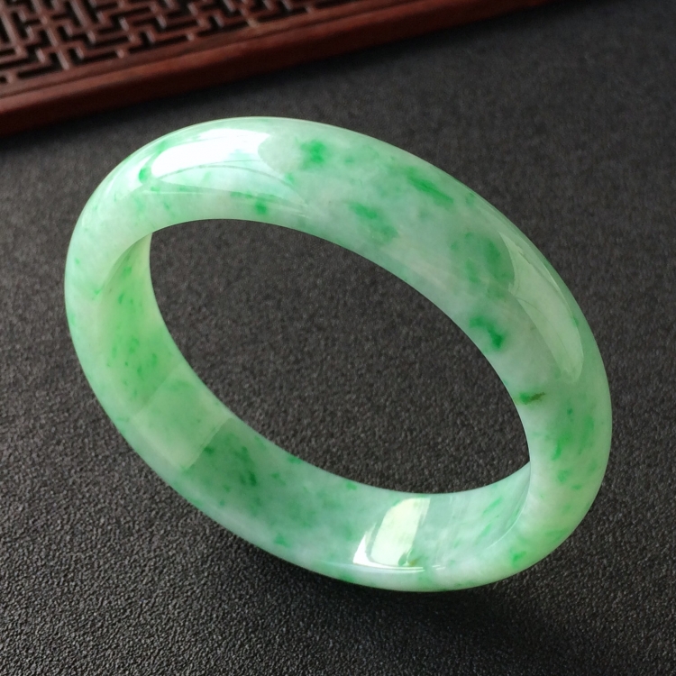 (超值推荐)糯冰种飘翠手镯(55.8mm)